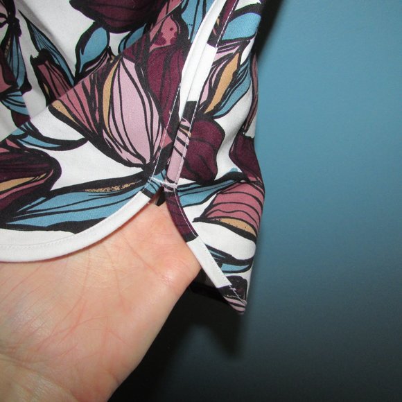 *3 for $25* Loft Tulip print skirt - Picture 4 of 6